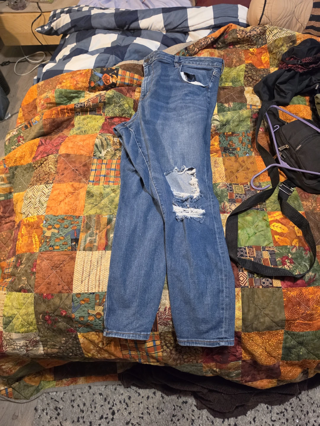 American Eagle Ripped Jeans - photo 2