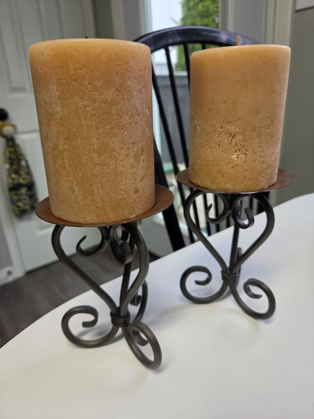 Set of 2 Metal Candle Holders with Pillars
