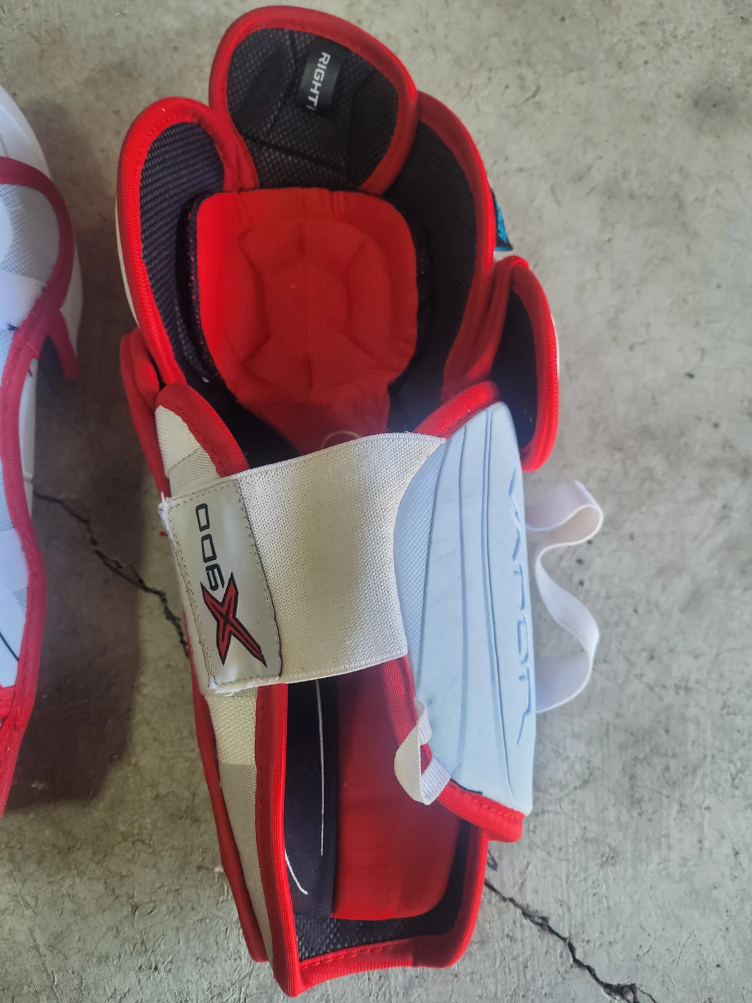Bauer Vapor X900 Shin Guards size 12