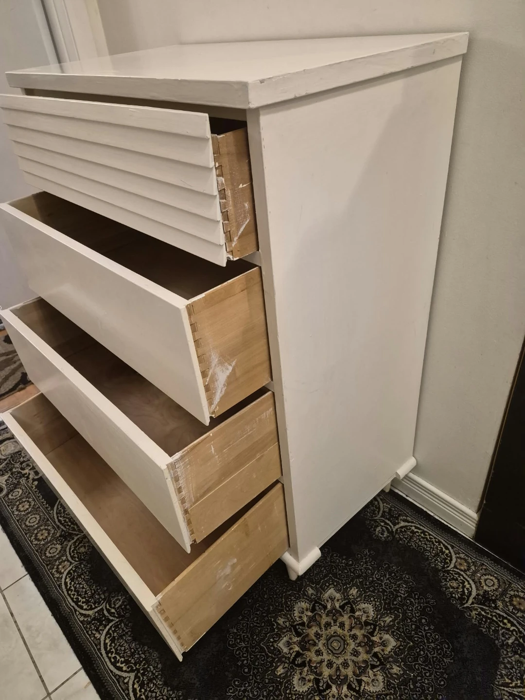 White 4-Drawer Wooden Dresser - photo 4
