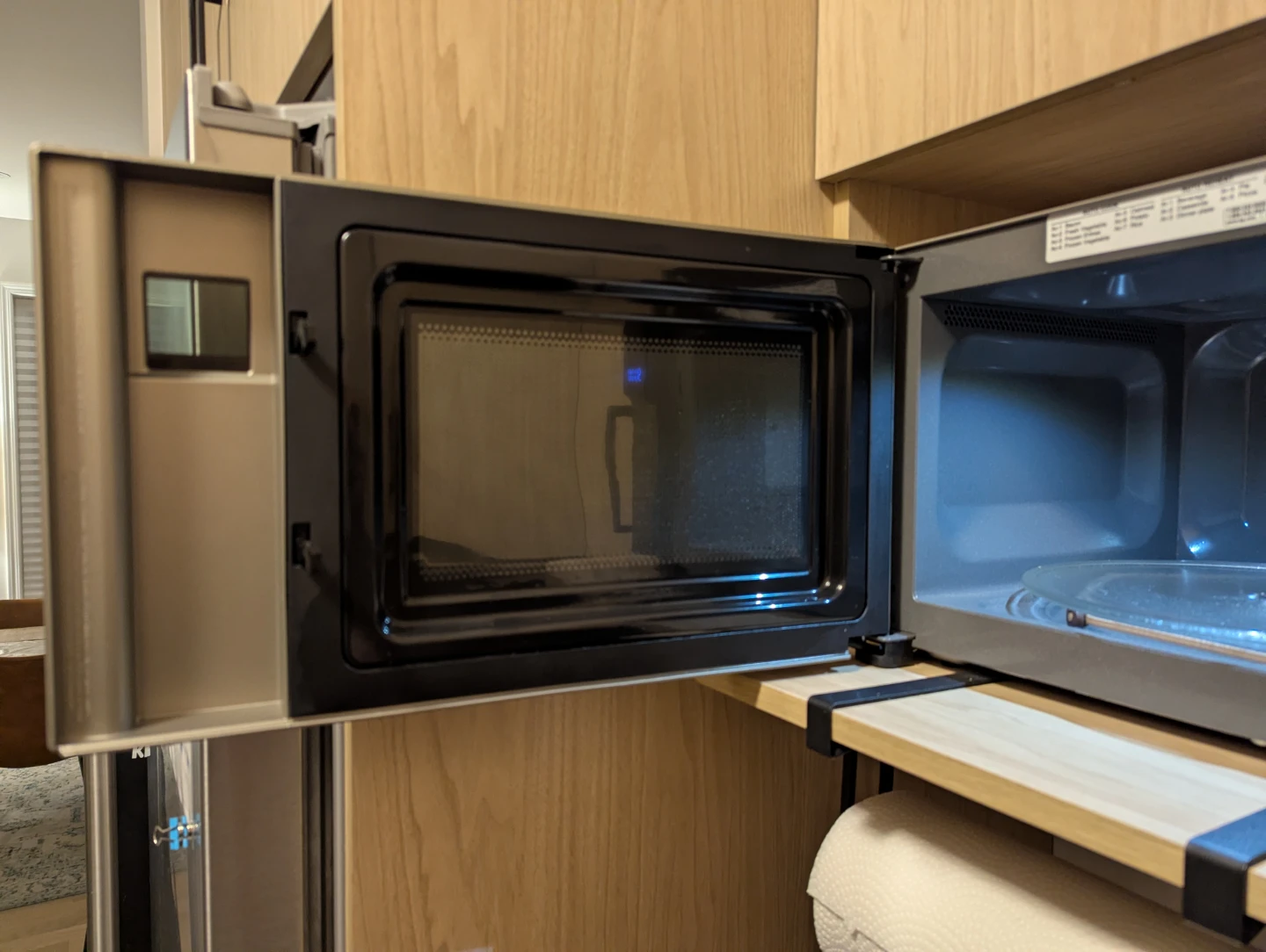 LG LMC0975ST 0.9 Cu ft NeoChef Countertop Microwave - photo 3