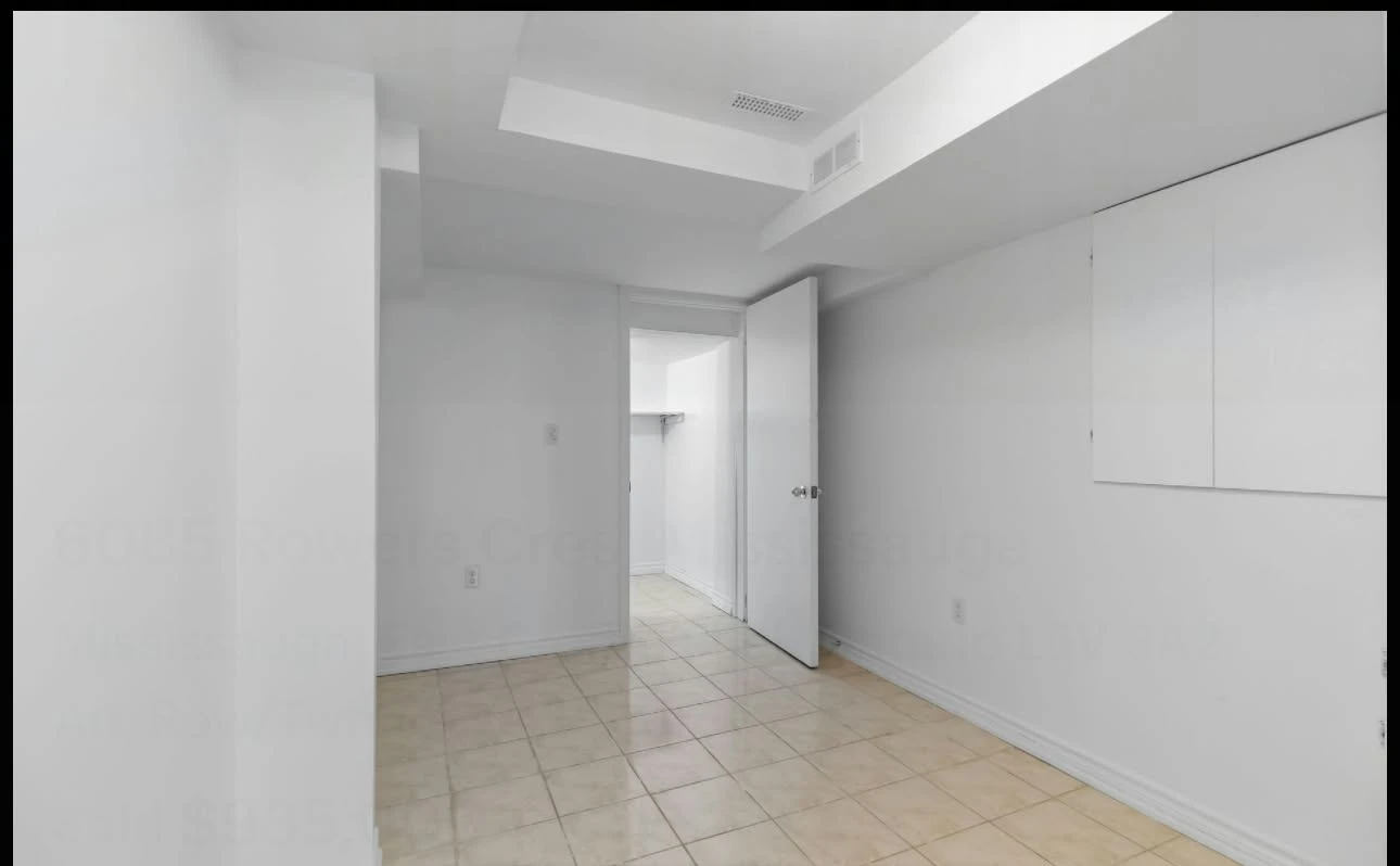 1 BEDROOM BASEMENT -NOV 1 AVAILABLE