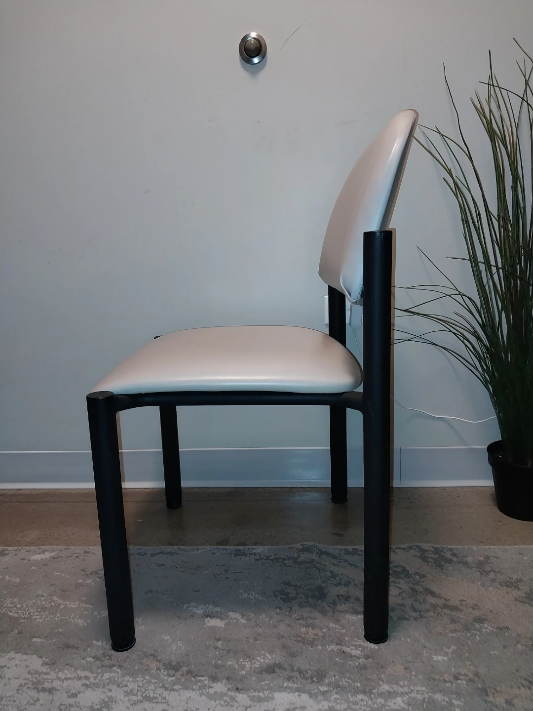 Modern Gray Faux Leather Accent Chair — Clean & Stylish - photo 4