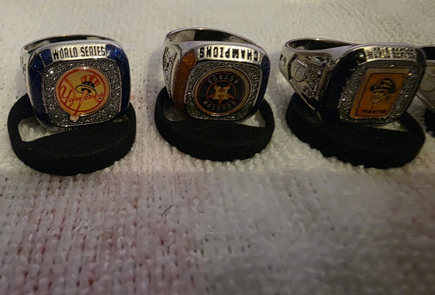 Set of 6 MLB World Series Championship Rings - photo 2