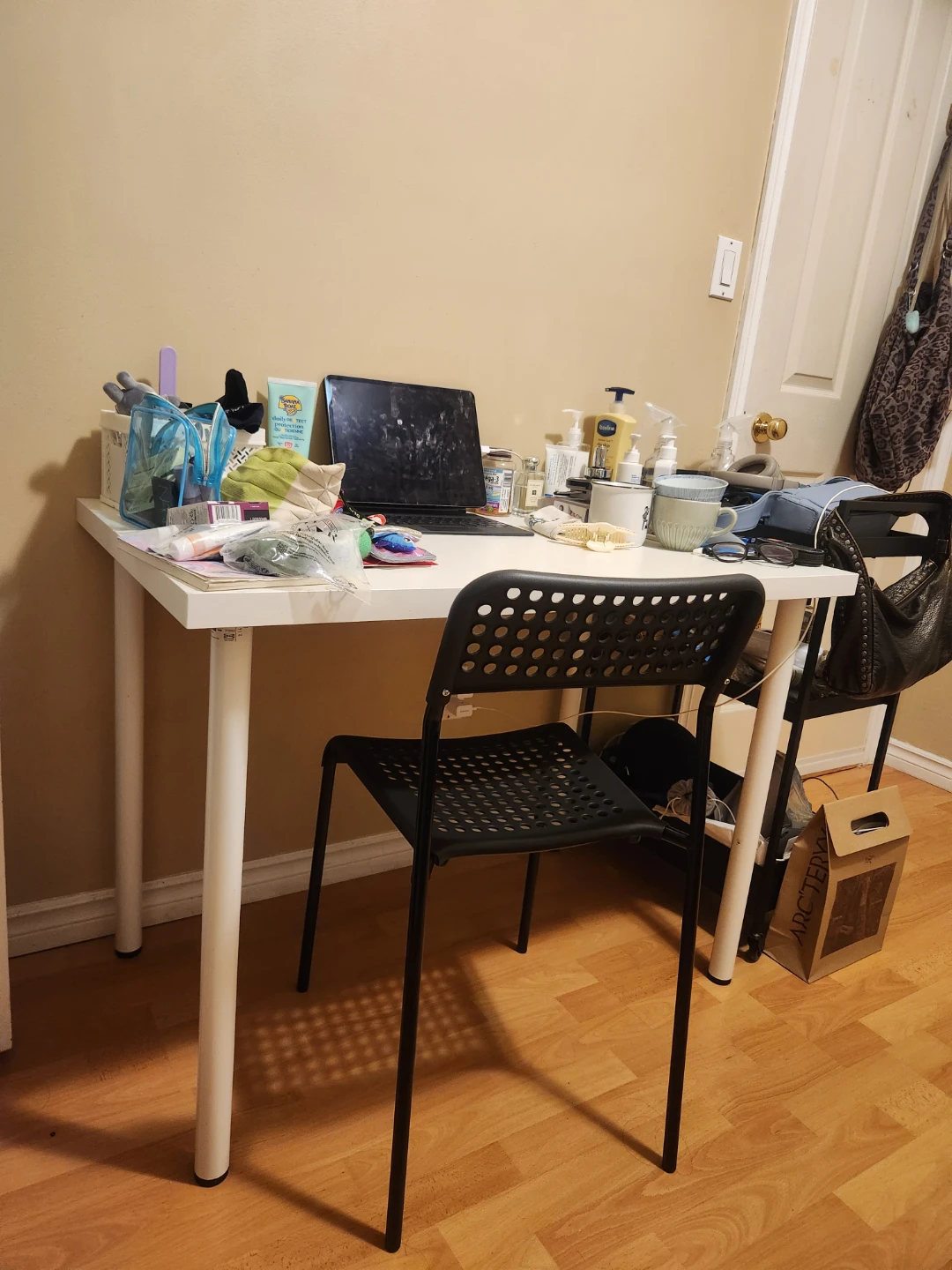 White desk and black chair