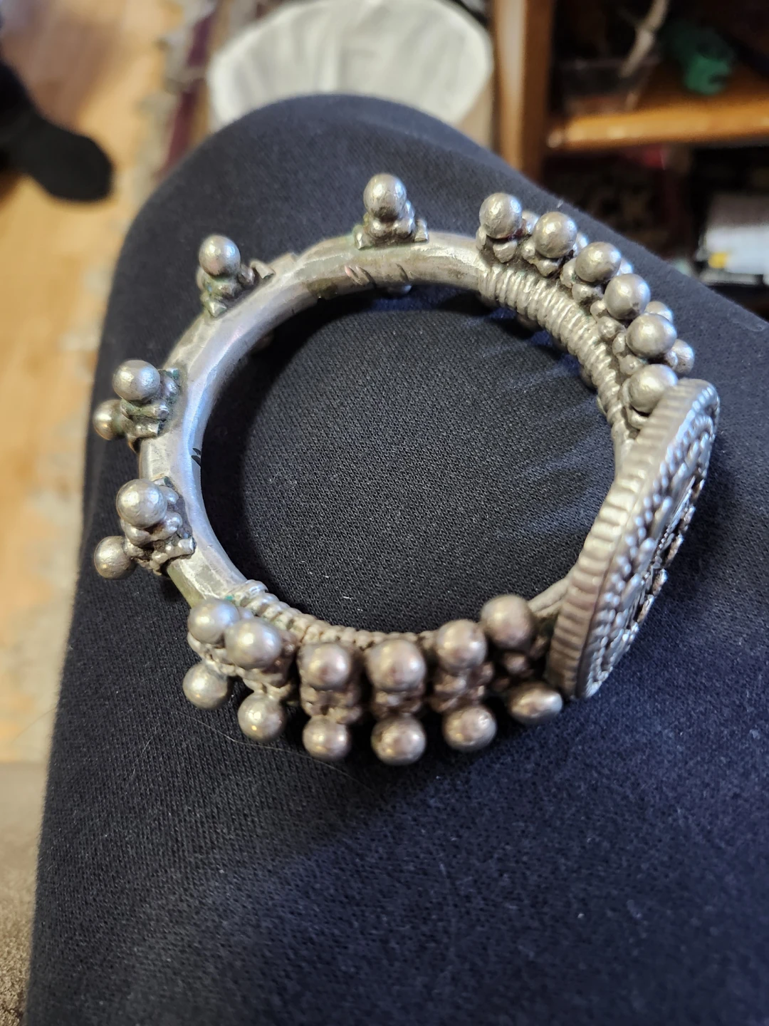 Sculptural bracelet is from Yemen’s Al-Dhahiyy region - photo 2