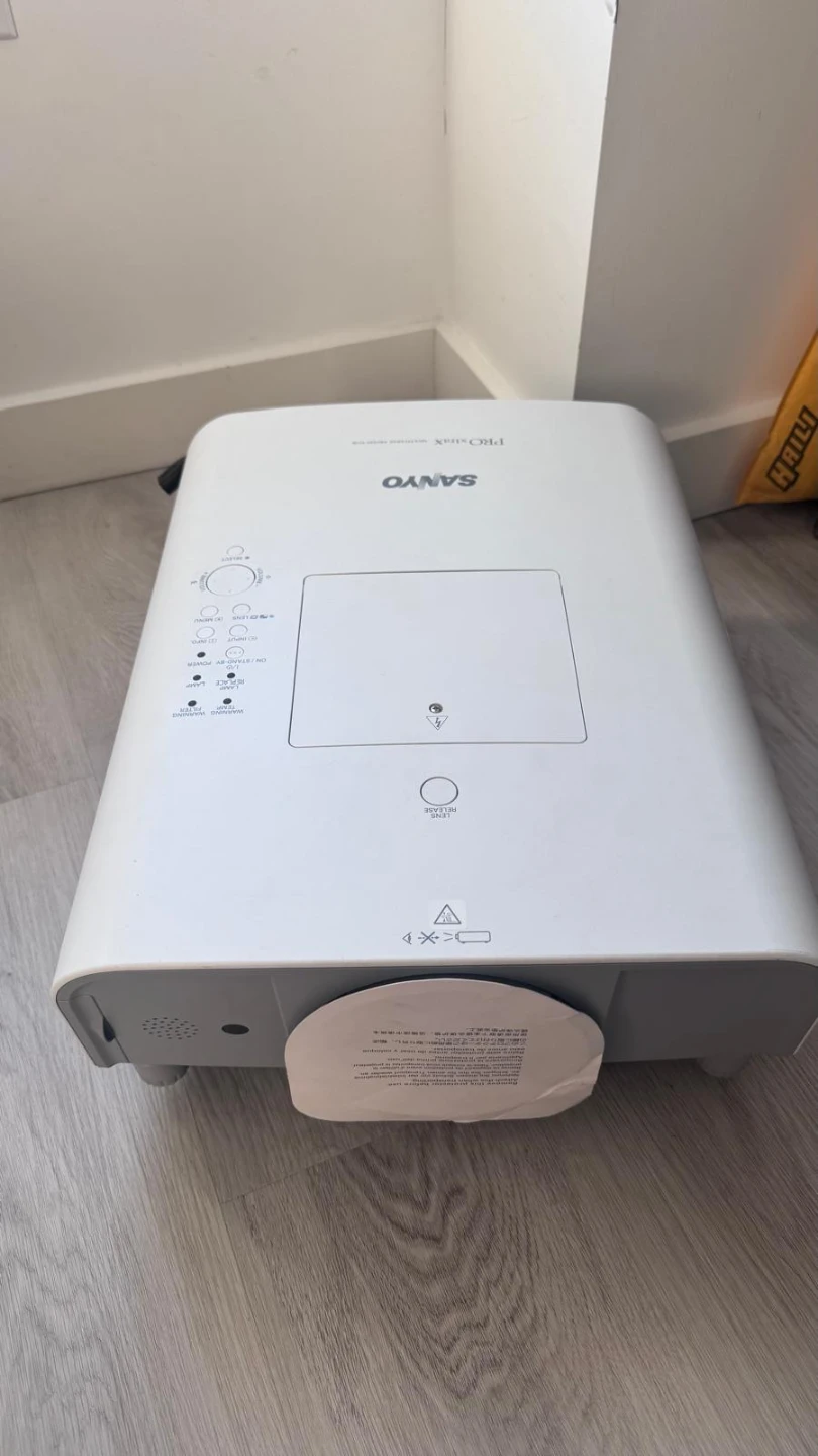 Sanyo PROxtraX Multiverse Projector PLC-XT21