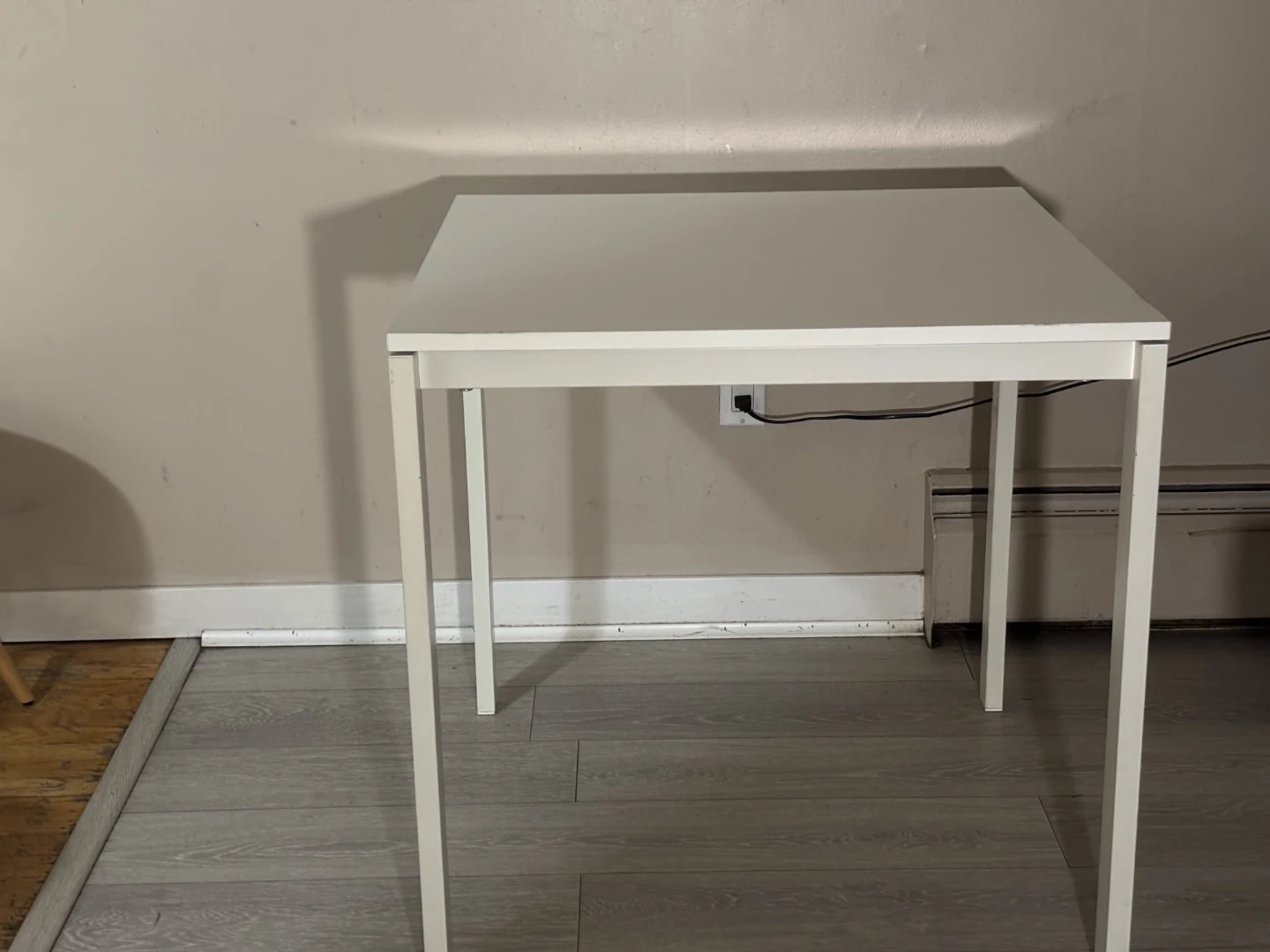 White dining table with four matching chairs - photo 3