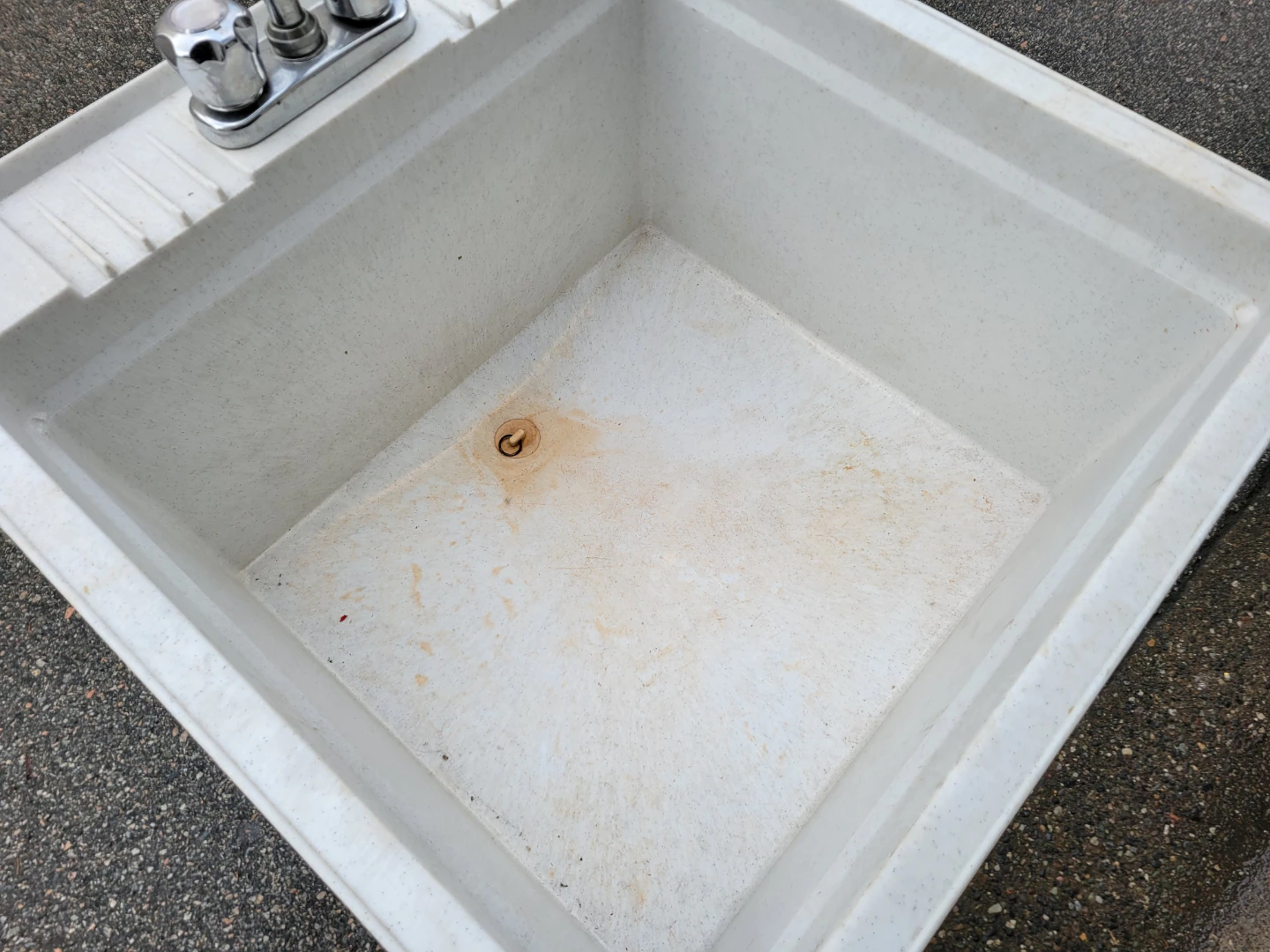 Utility Sink with Faucet & Integrated Scrub Board. - photo 4