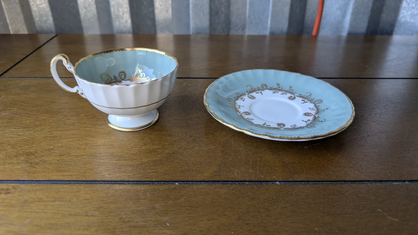 Aynsley Bone China Tea Cup and Saucer Set - photo 2