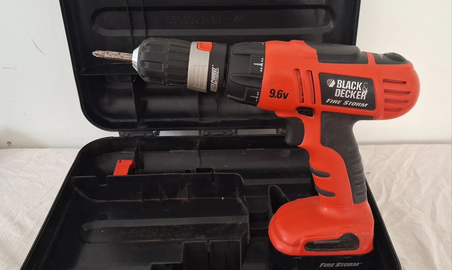 Black & Decker Fire Storm 9.6v Cordless Drill - photo 3