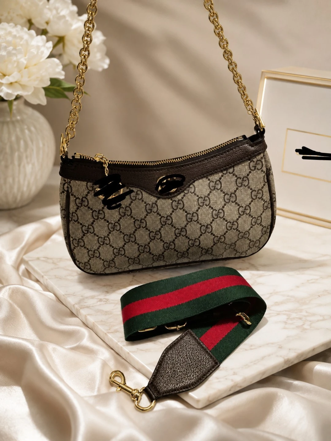 Gucci GG Supreme Shoulder Bag - photo 3