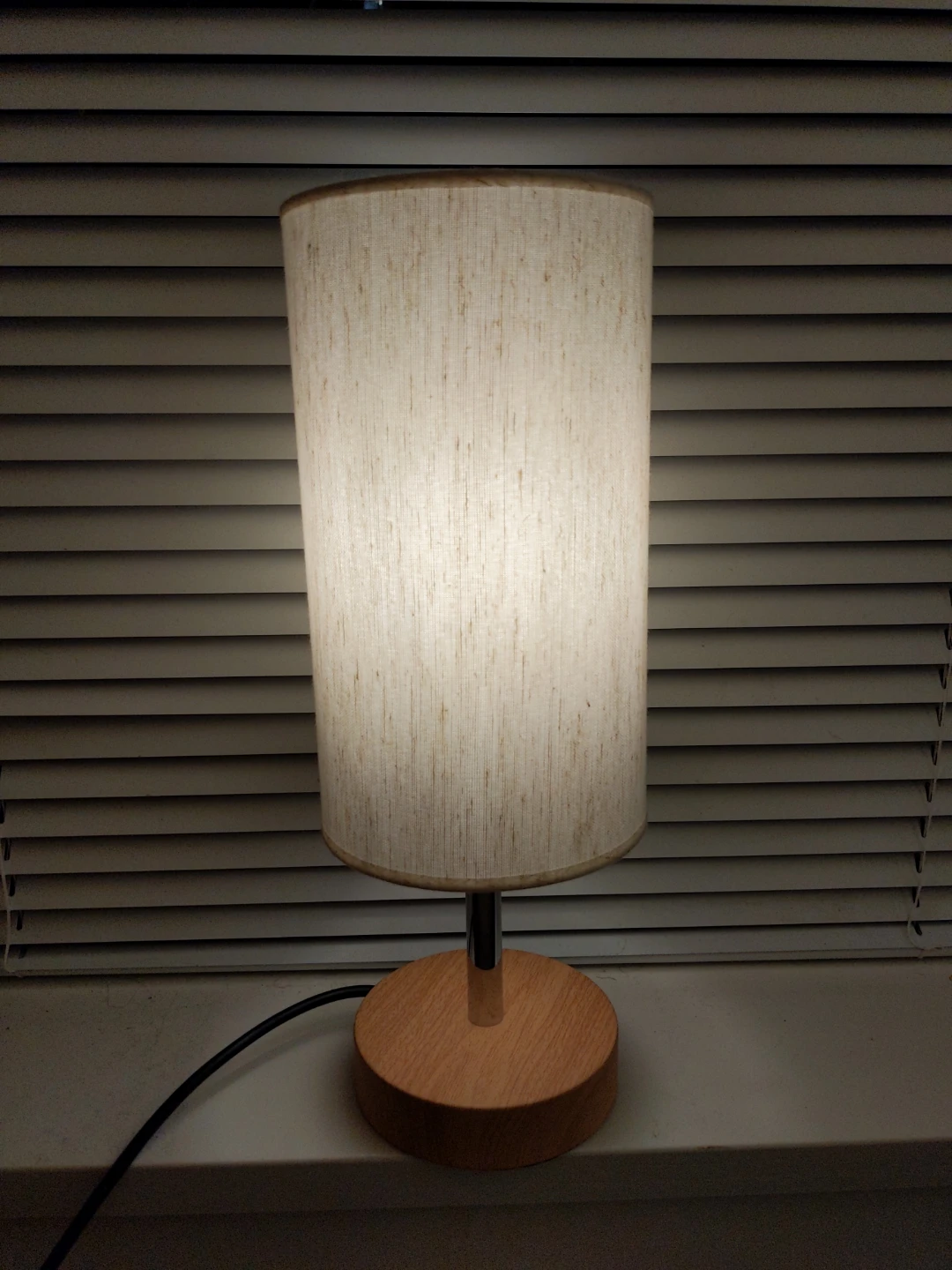 Table Lamp with USB Ports - photo 2