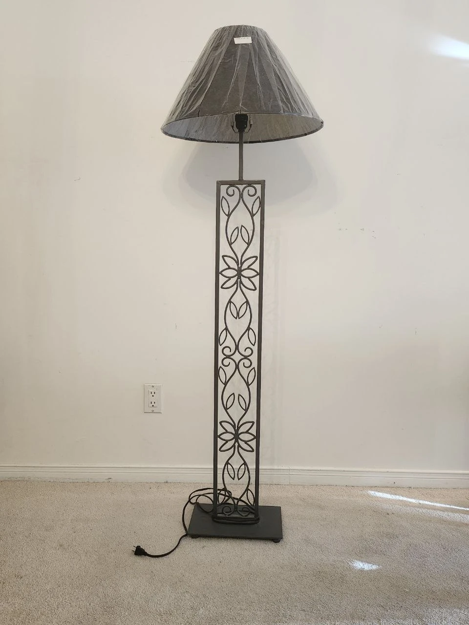 Metal Floor Lamp with Floral Design - photo 3