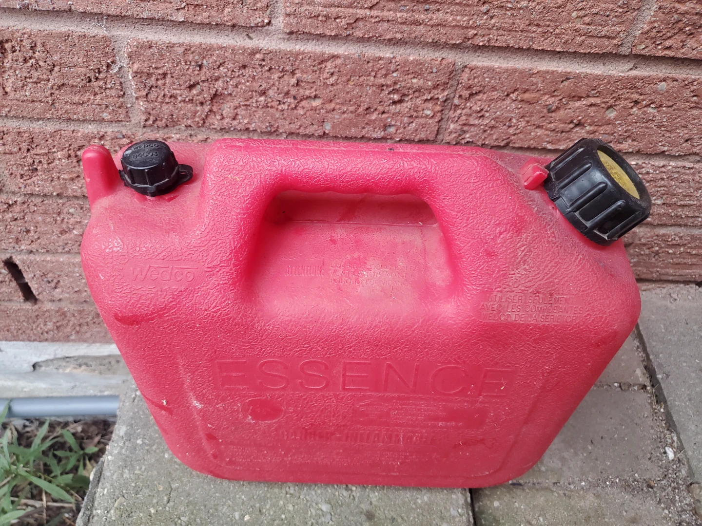 Wedco 9 Litre Red Gasoline Jerry Can - photo 2