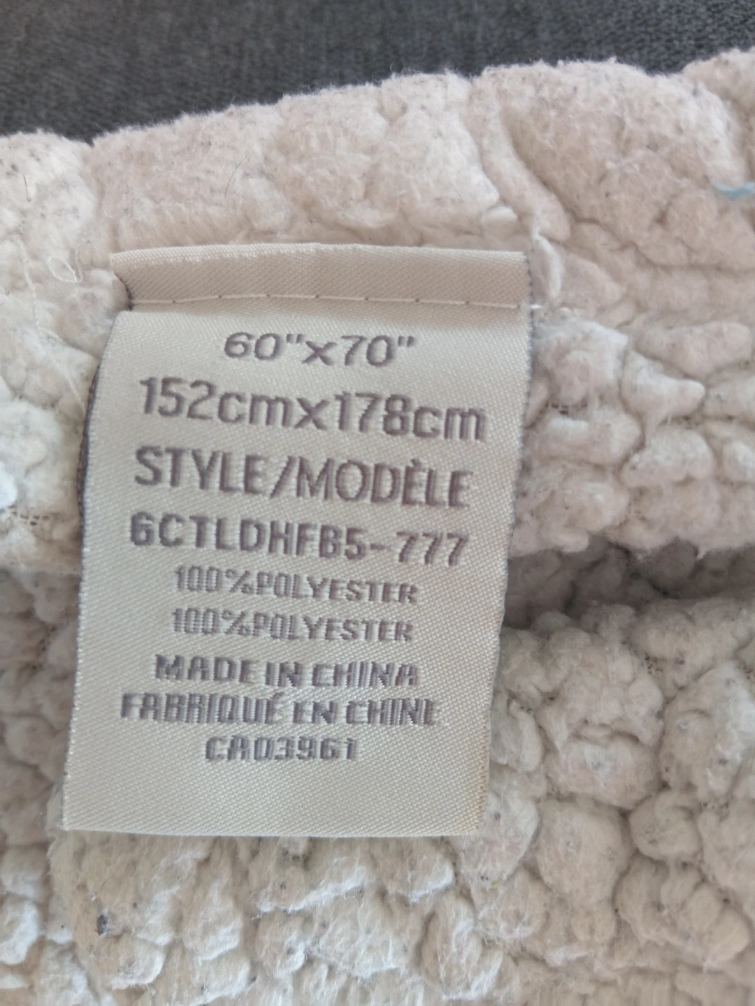Geometric Pattern Sherpa Throw Blanket - photo 2