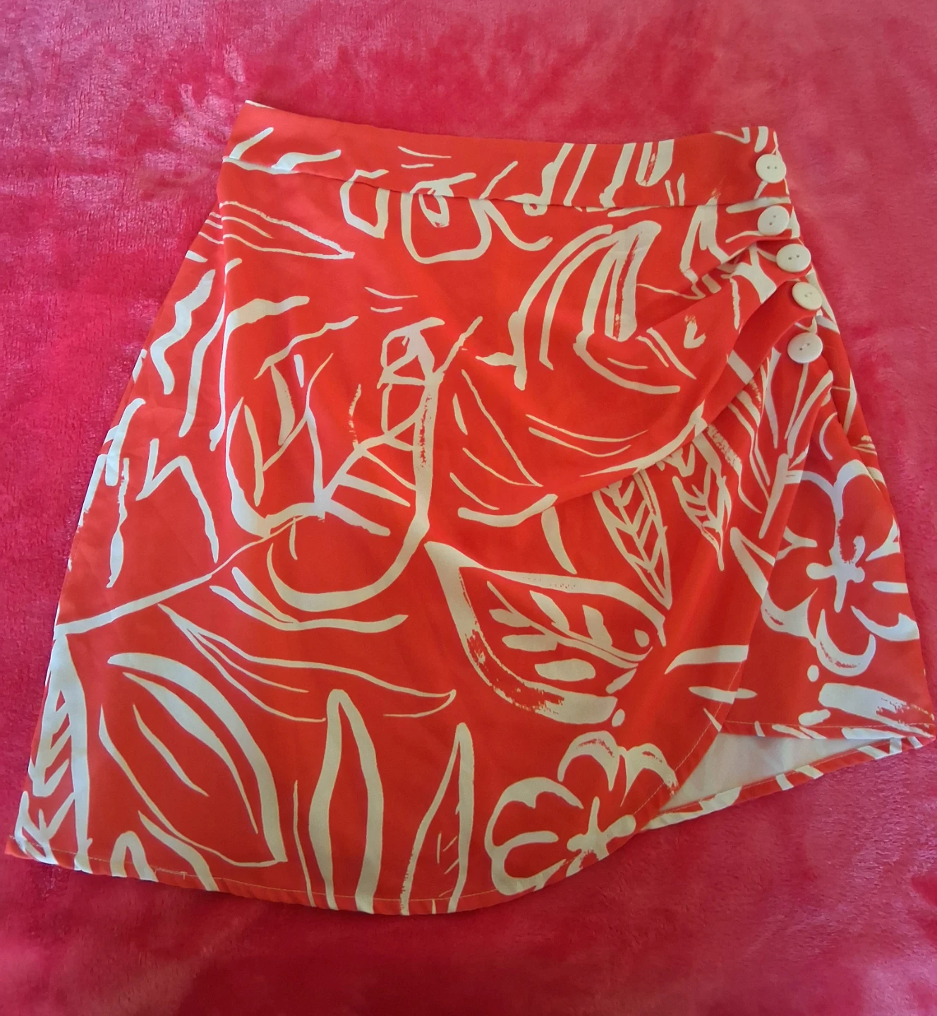 Red and white floral mini skirt - photo 3