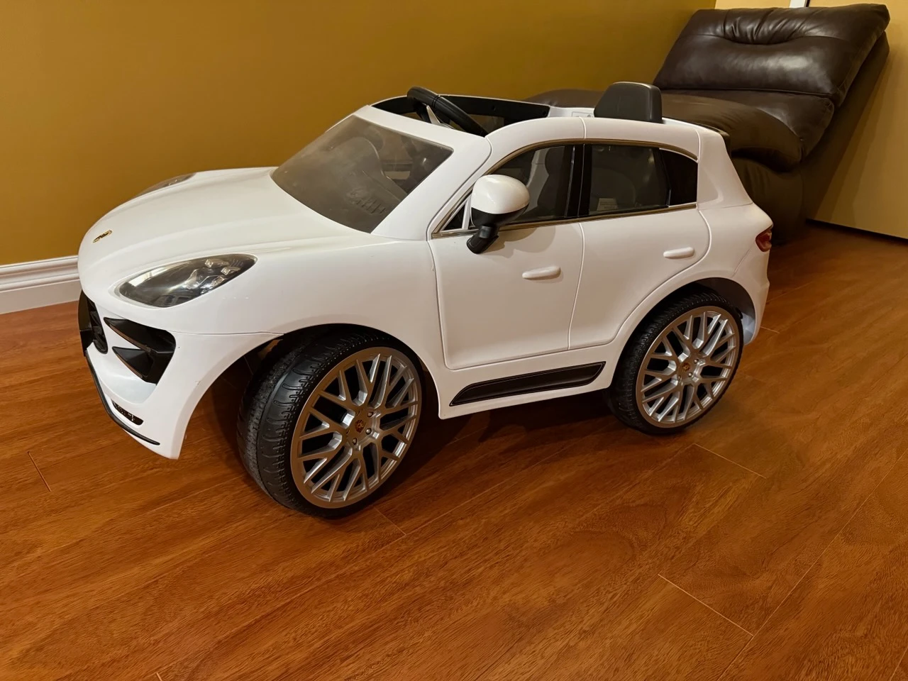 Porsche ride-on car for kids - photo 3