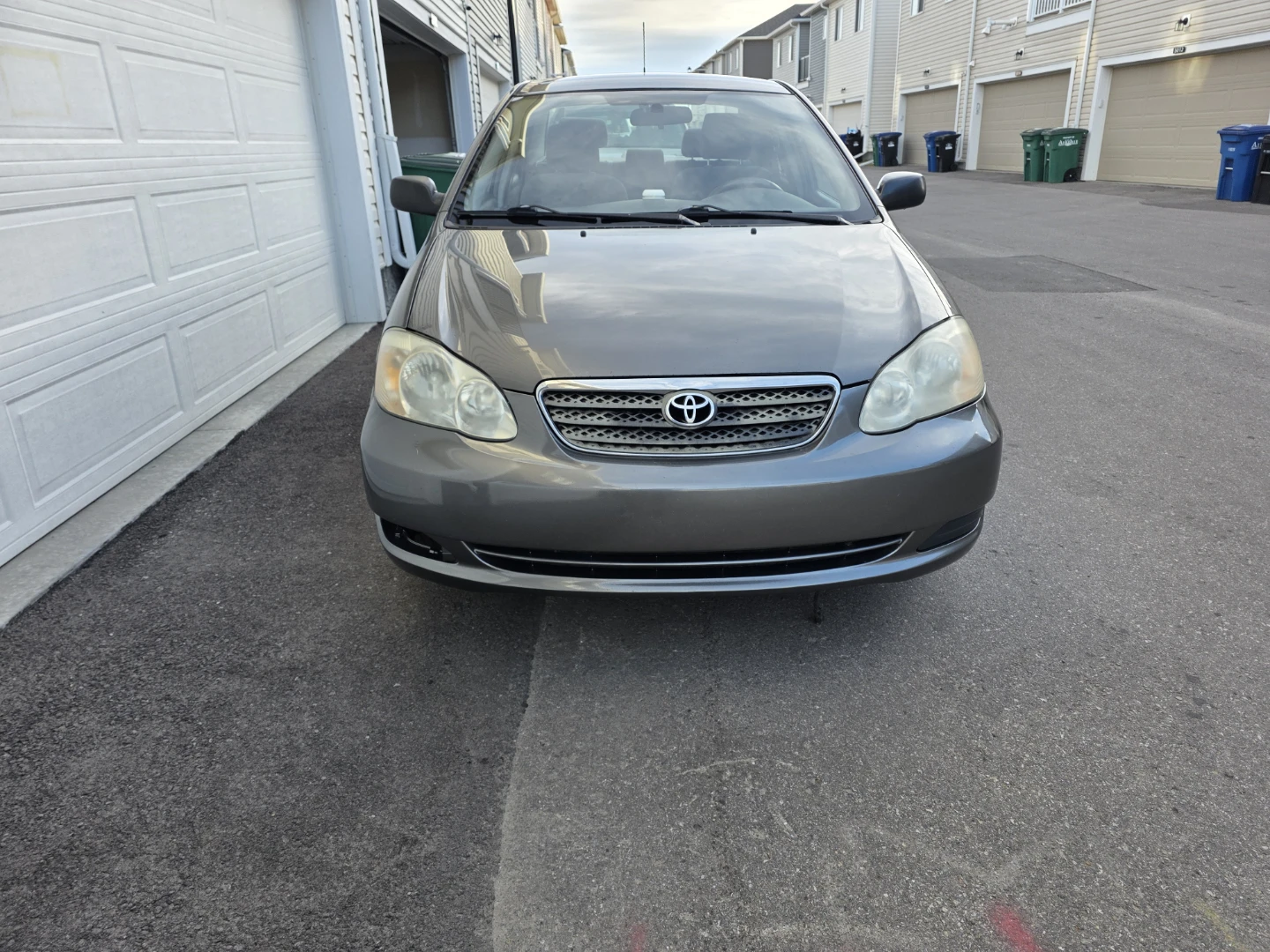 Grey Toyota Corolla 2006