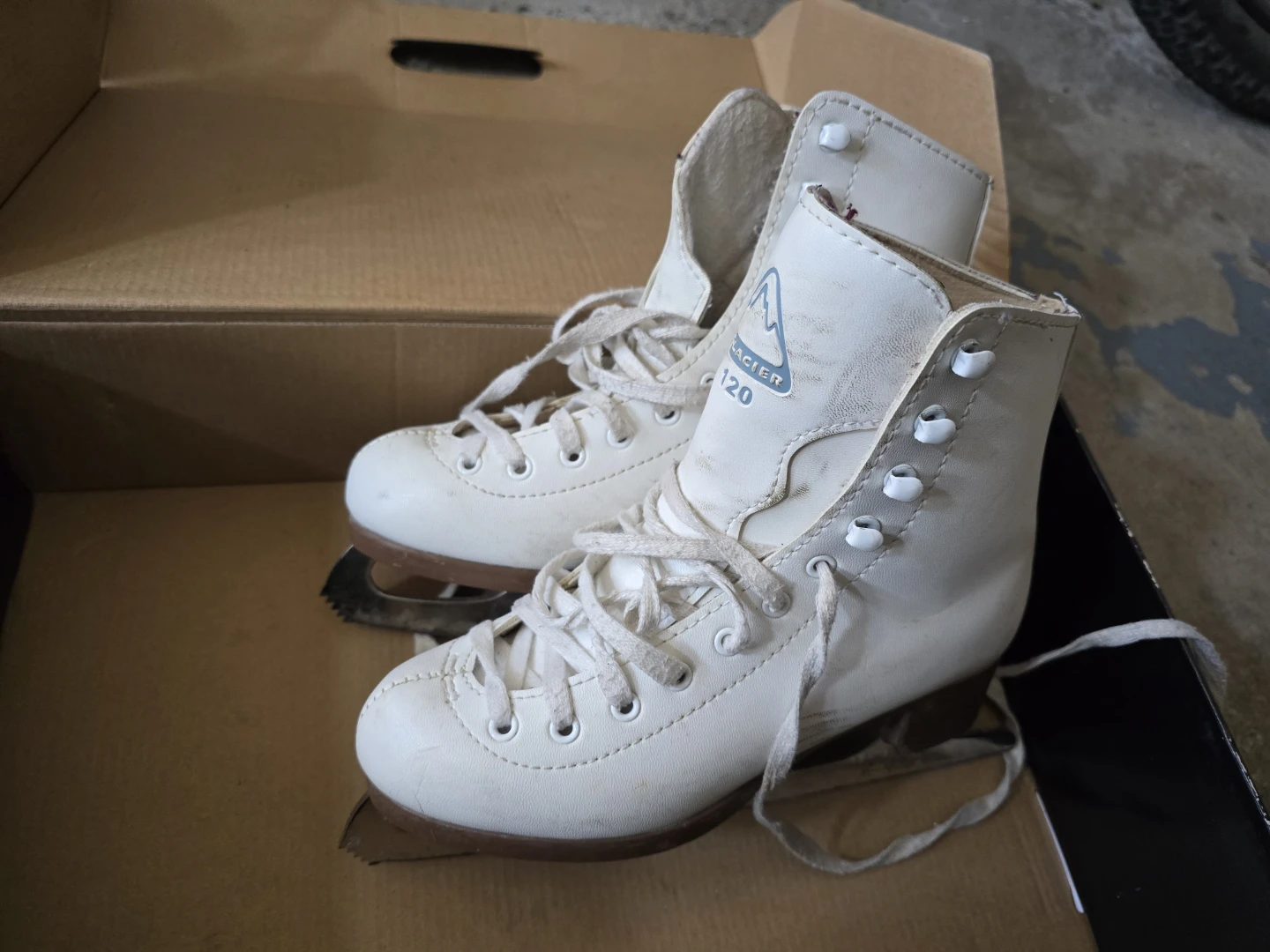 Glacier 120 Figure Skates White Size 4