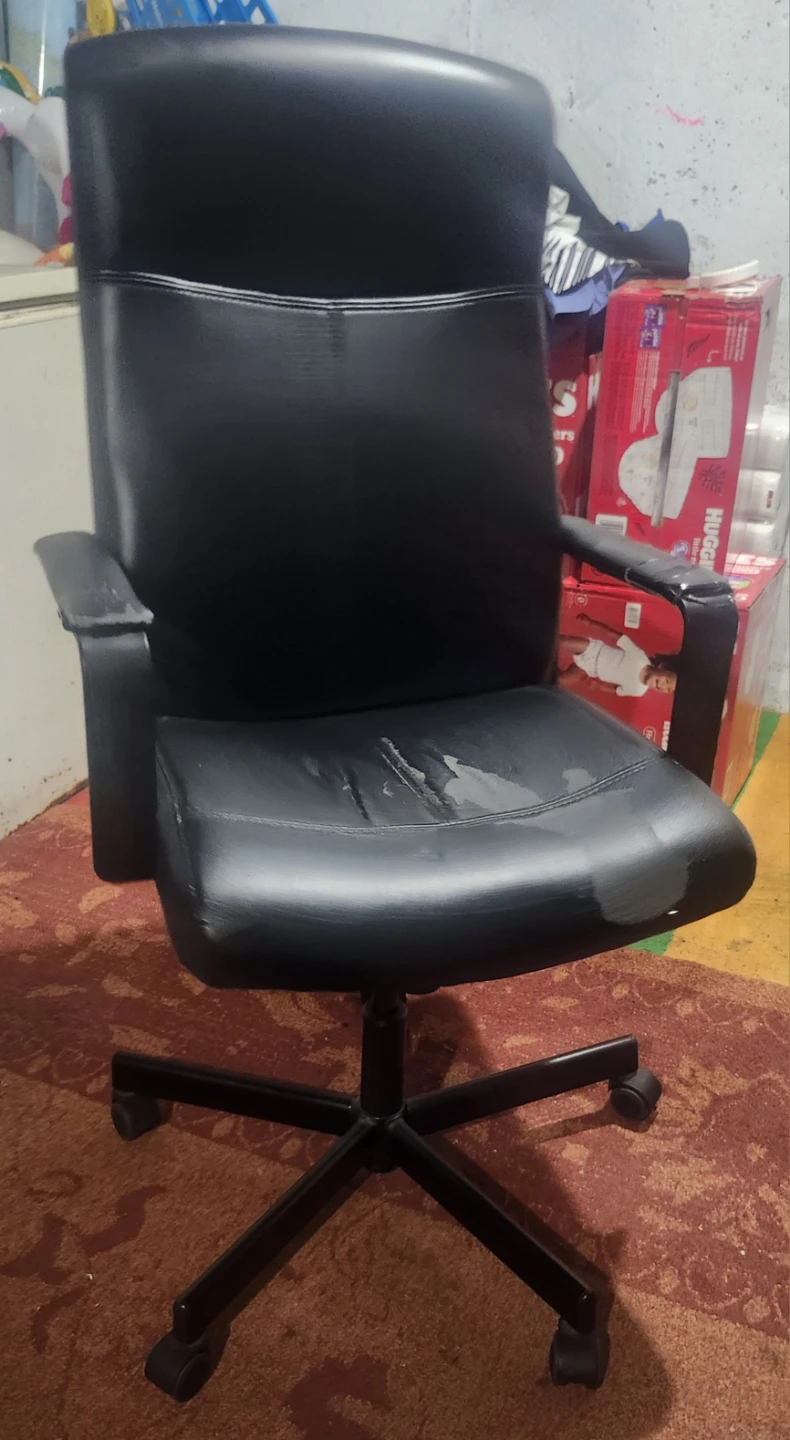 Black high-back office chair - photo 2