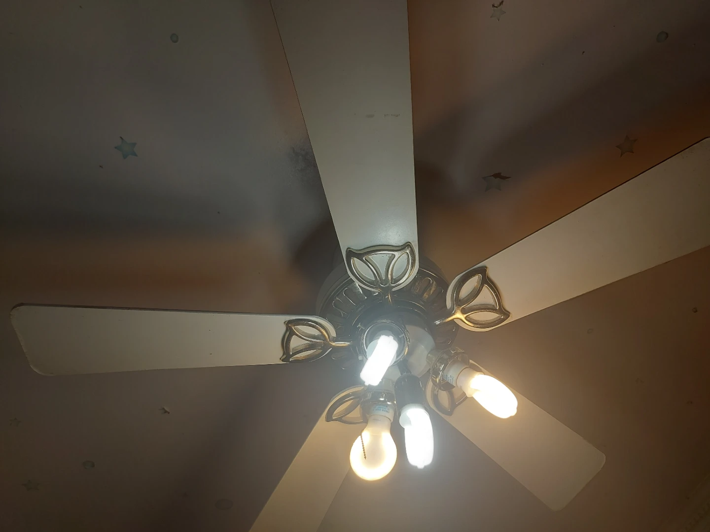 Five-blade white and brass ceiling fan with light fixture - photo 2