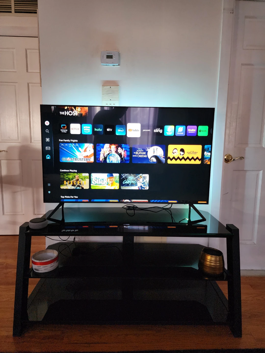 Samsung 50" 4K Smart TV + Modern Glass TV Stand Bundle