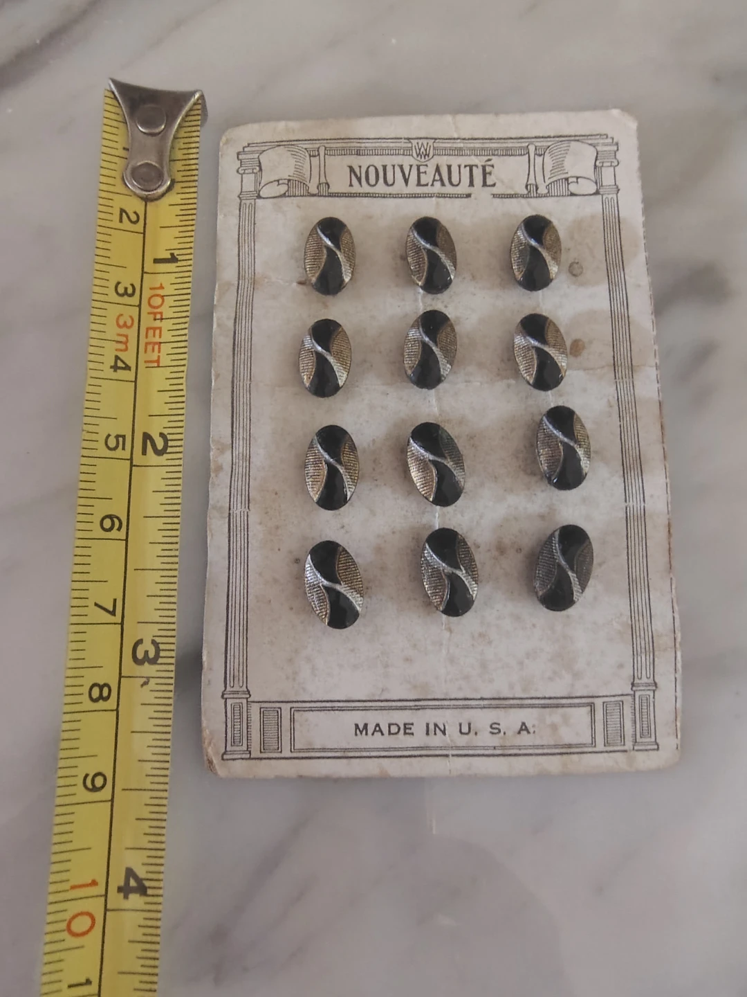 12 Antique/Vintage Nouveauté Oval Dress Buttons – Original Card - photo 3