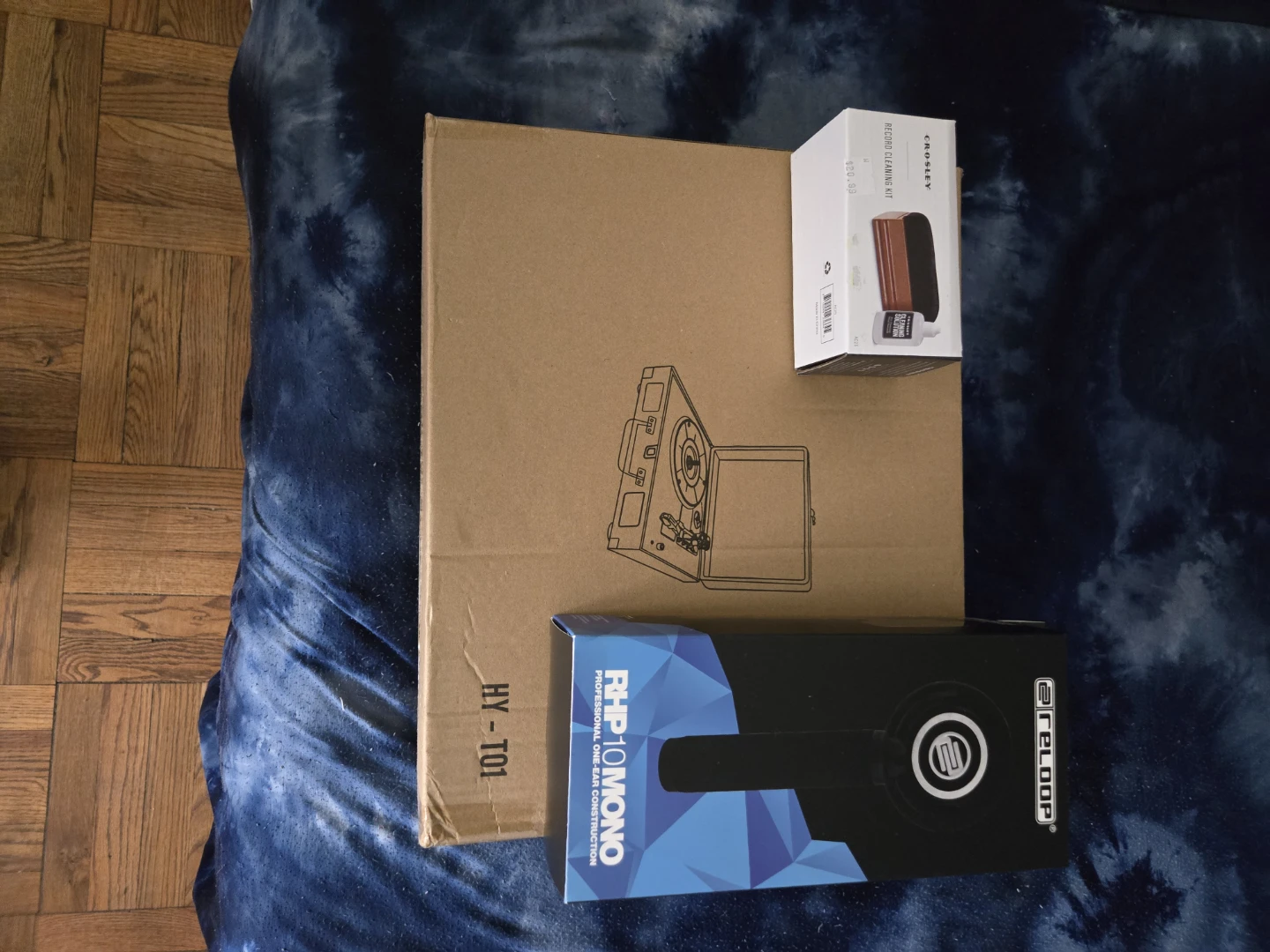 Reloop RHP-10 Mono Headphones and Crosley Cleaning Kit