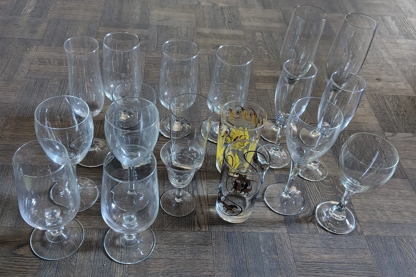 Assorted Glassware Set