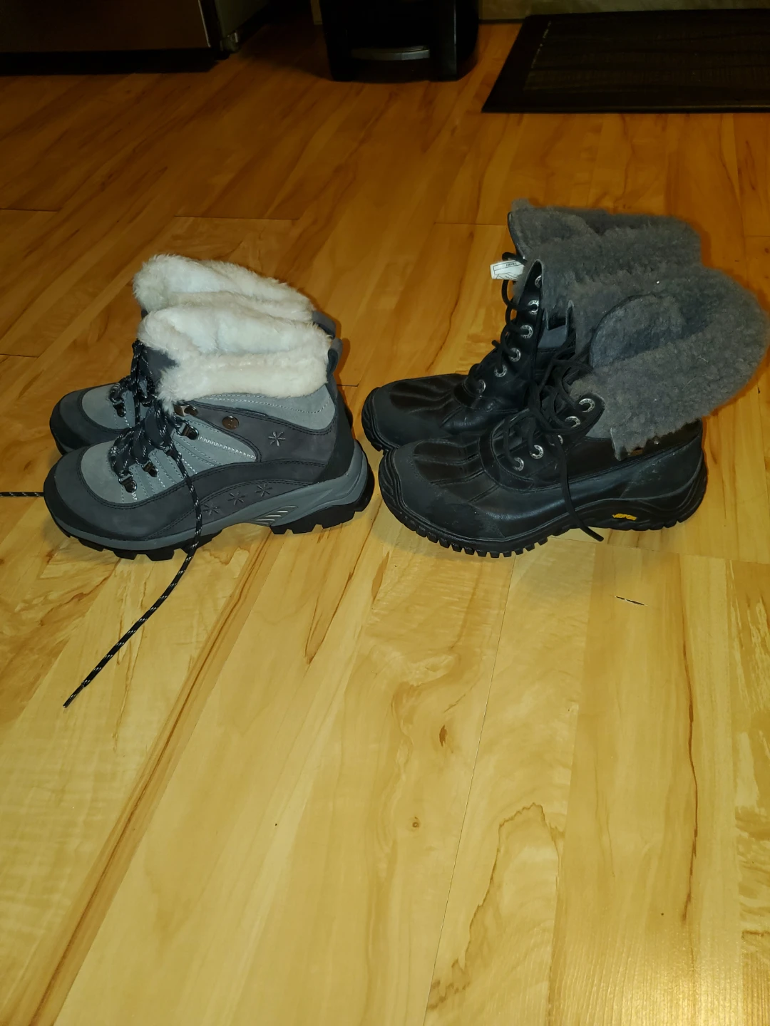 Two pairs of winter boots Windriver size 8.5 UGG size 7. - photo 2
