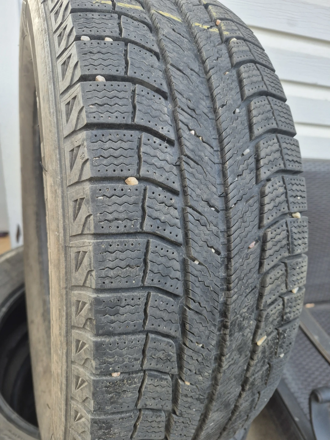 Michelin 235/65R17 four Winter Tires - photo 3