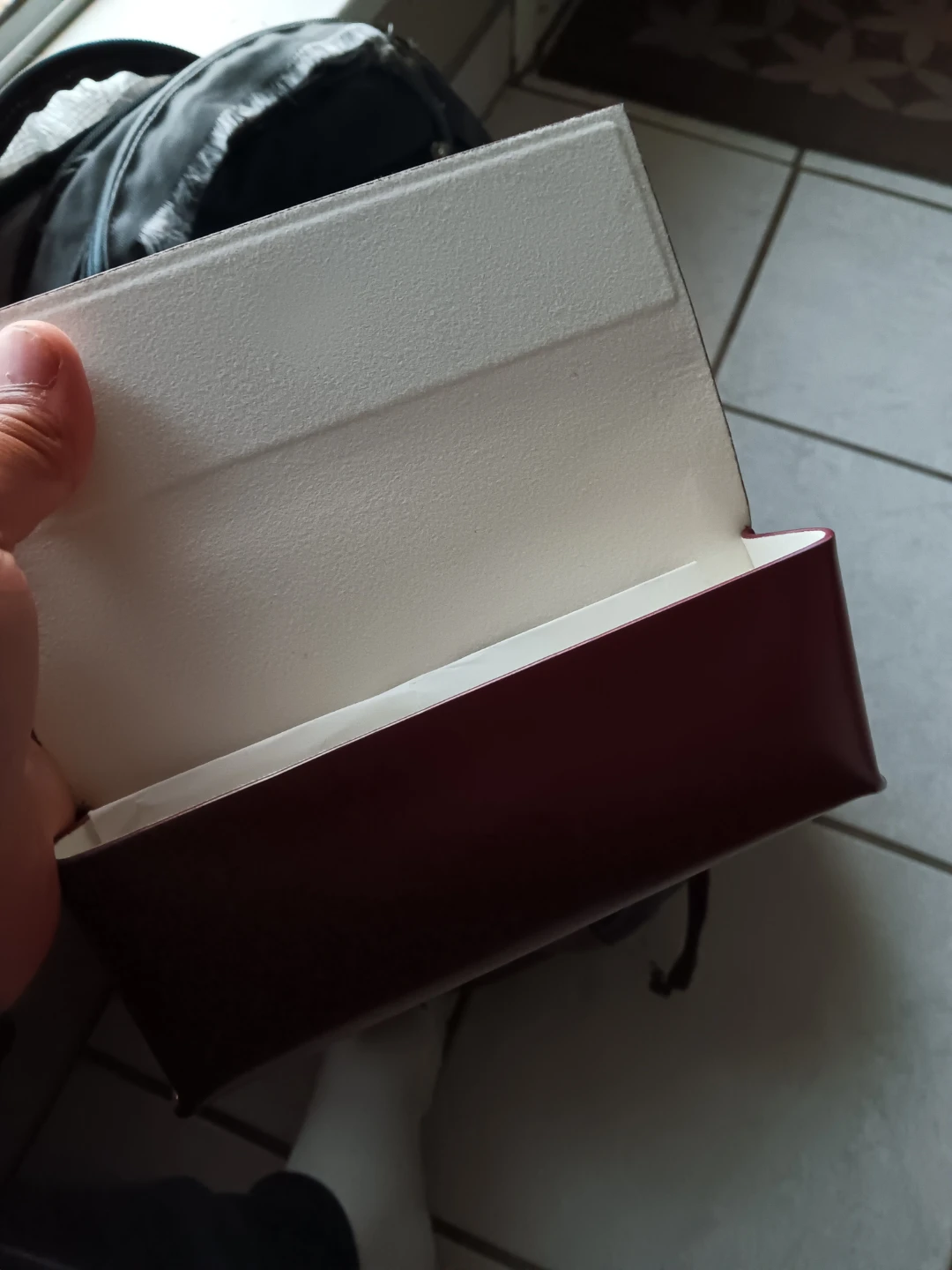 Bundle Deal: Apple mac book 61 W charging block & Gucci case - photo 2