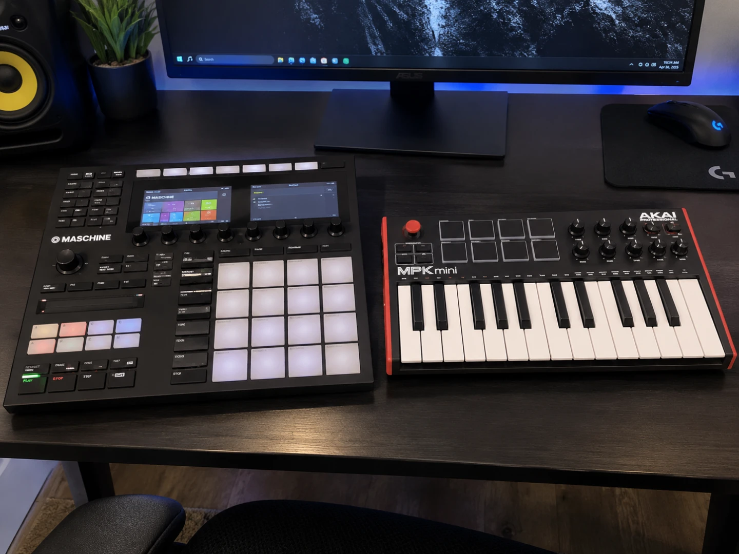 Native Instruments Maschine MK3 and Akai piano MPK Mini MK3