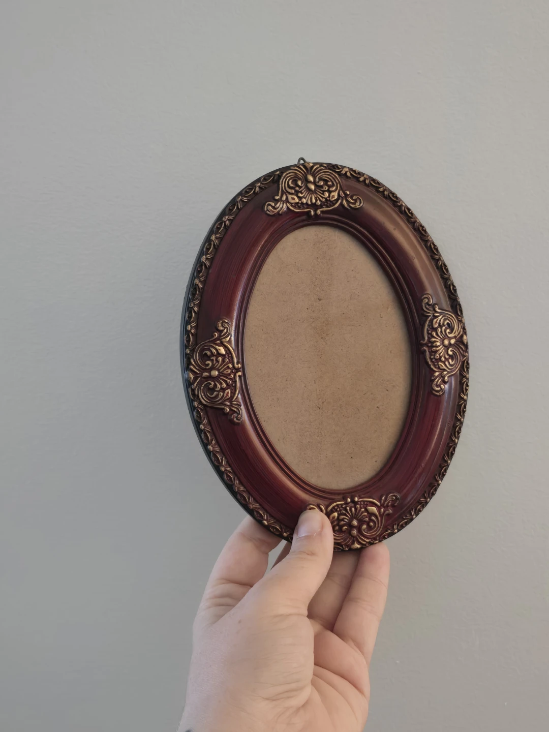 Set of Two Vintage-Style Oval Frames - photo 2