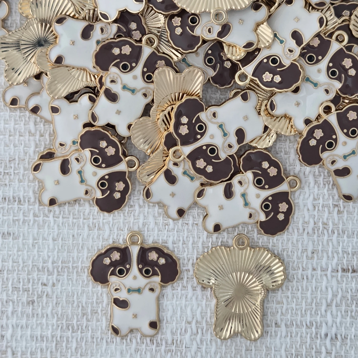 Set of 100 dog-shaped charms - photo 2
