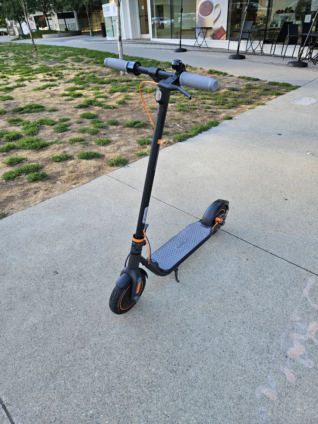 Selling Ninebot F40 Electric Scooter