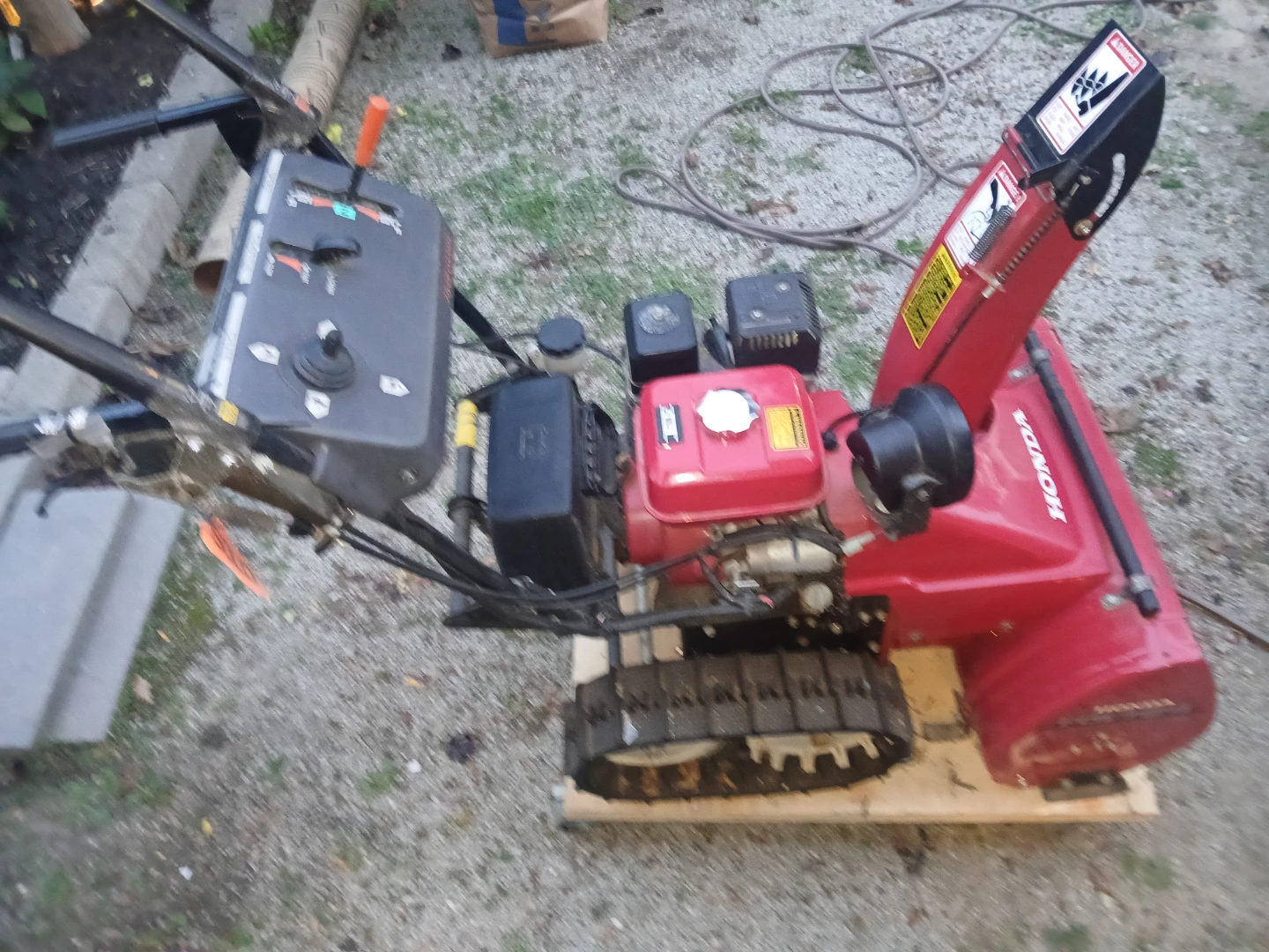 Honda HS724 Snowblower - photo 2