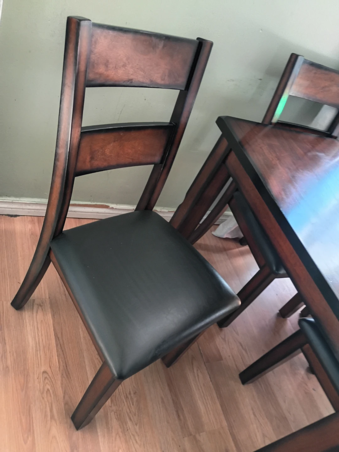 Beautiful Dining Table with Chairs - photo 2