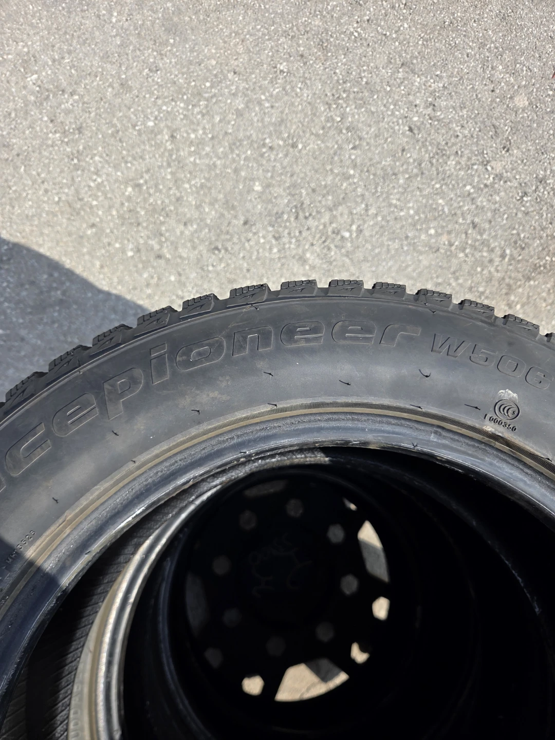 Blacklion W506 Winter Tires 205/60R16