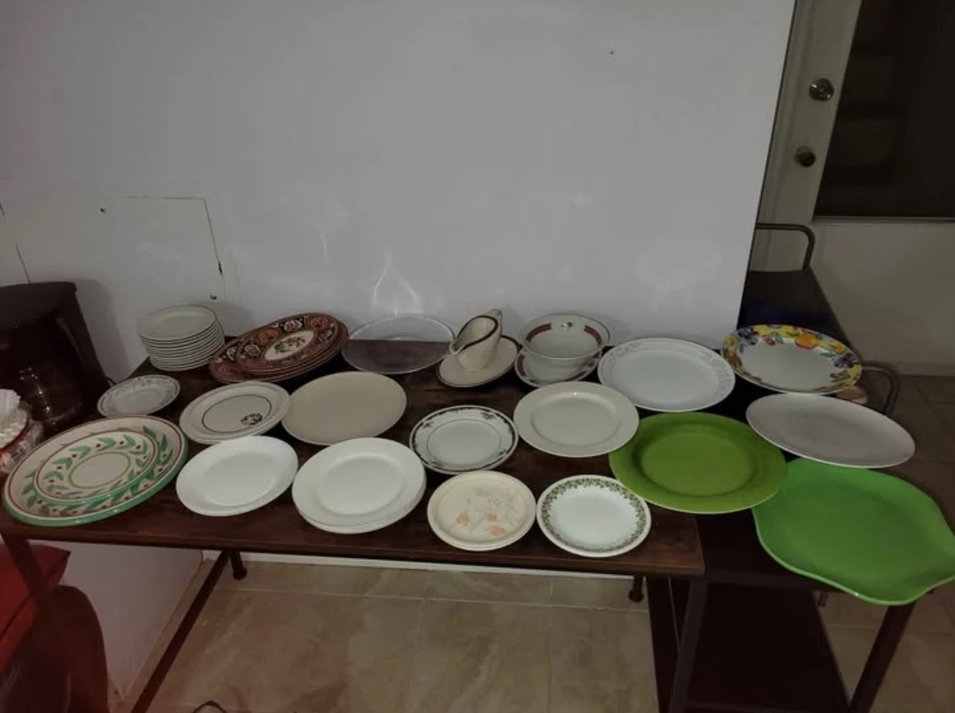 $1 each small plates and dessert glass bowls - photo 2