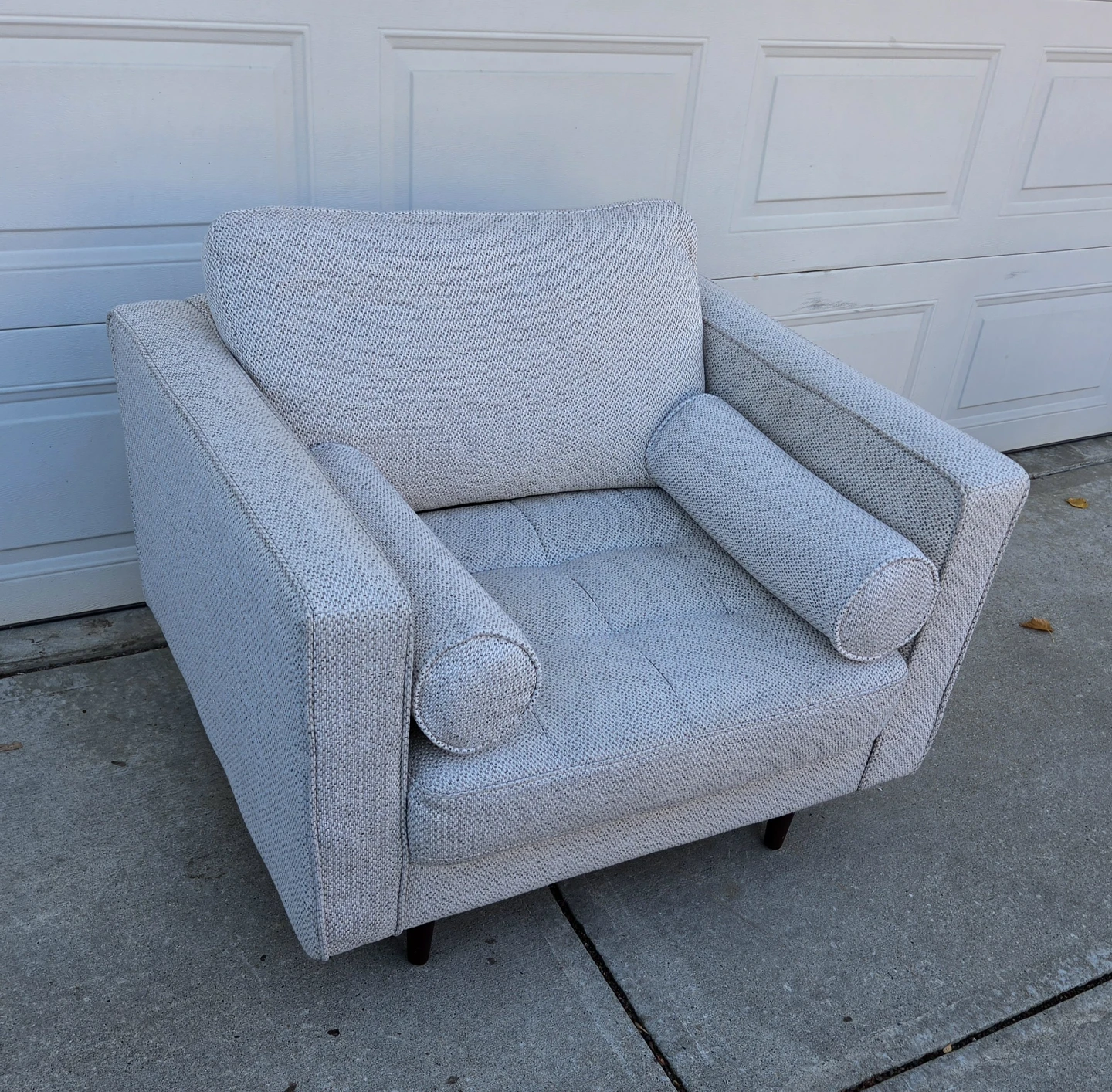 Kinsey Mid-Century Modern Armchair by Structube in Beige. Mint! - photo 3