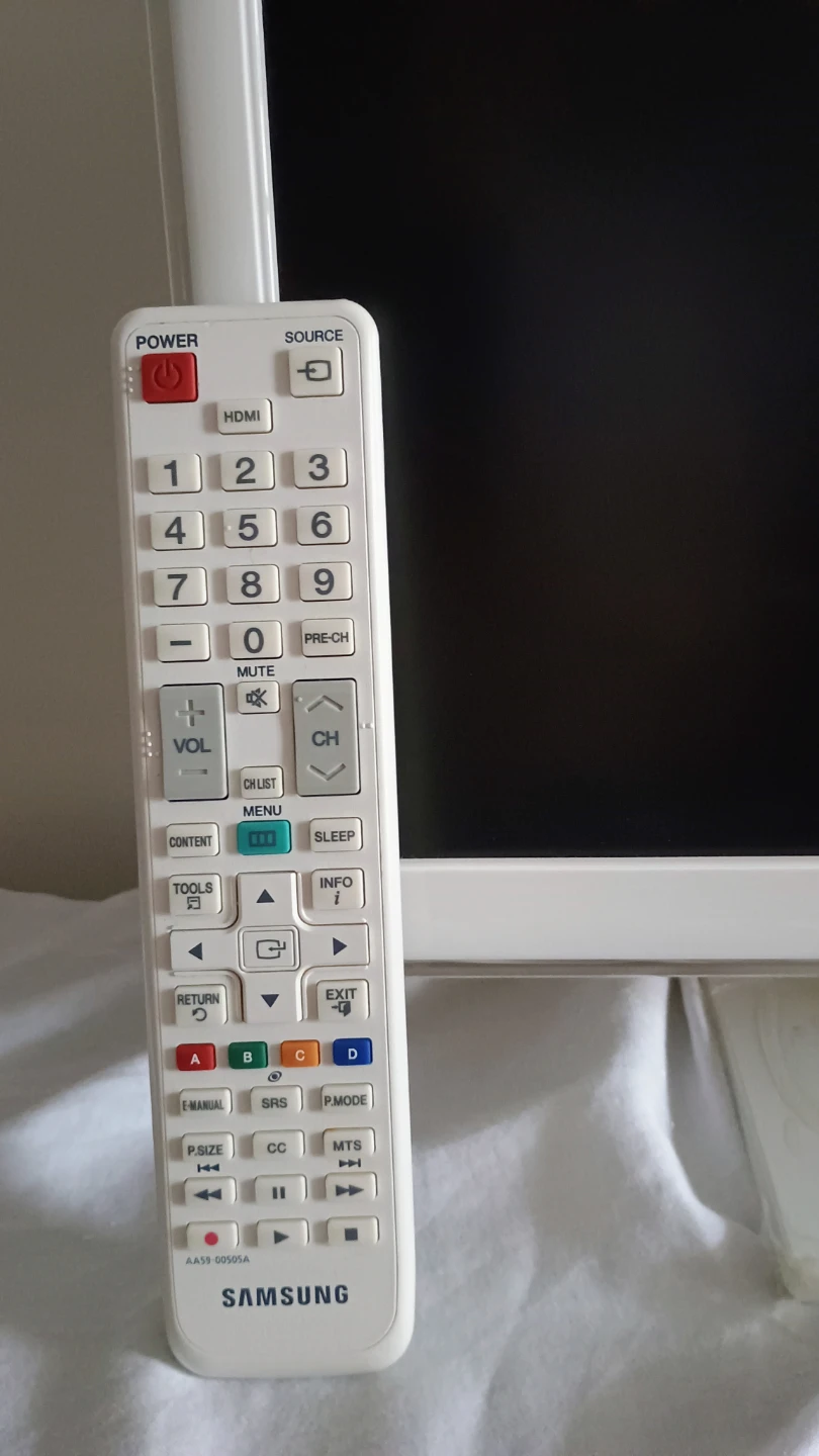 White Samsung 22 inch LED TV - photo 2