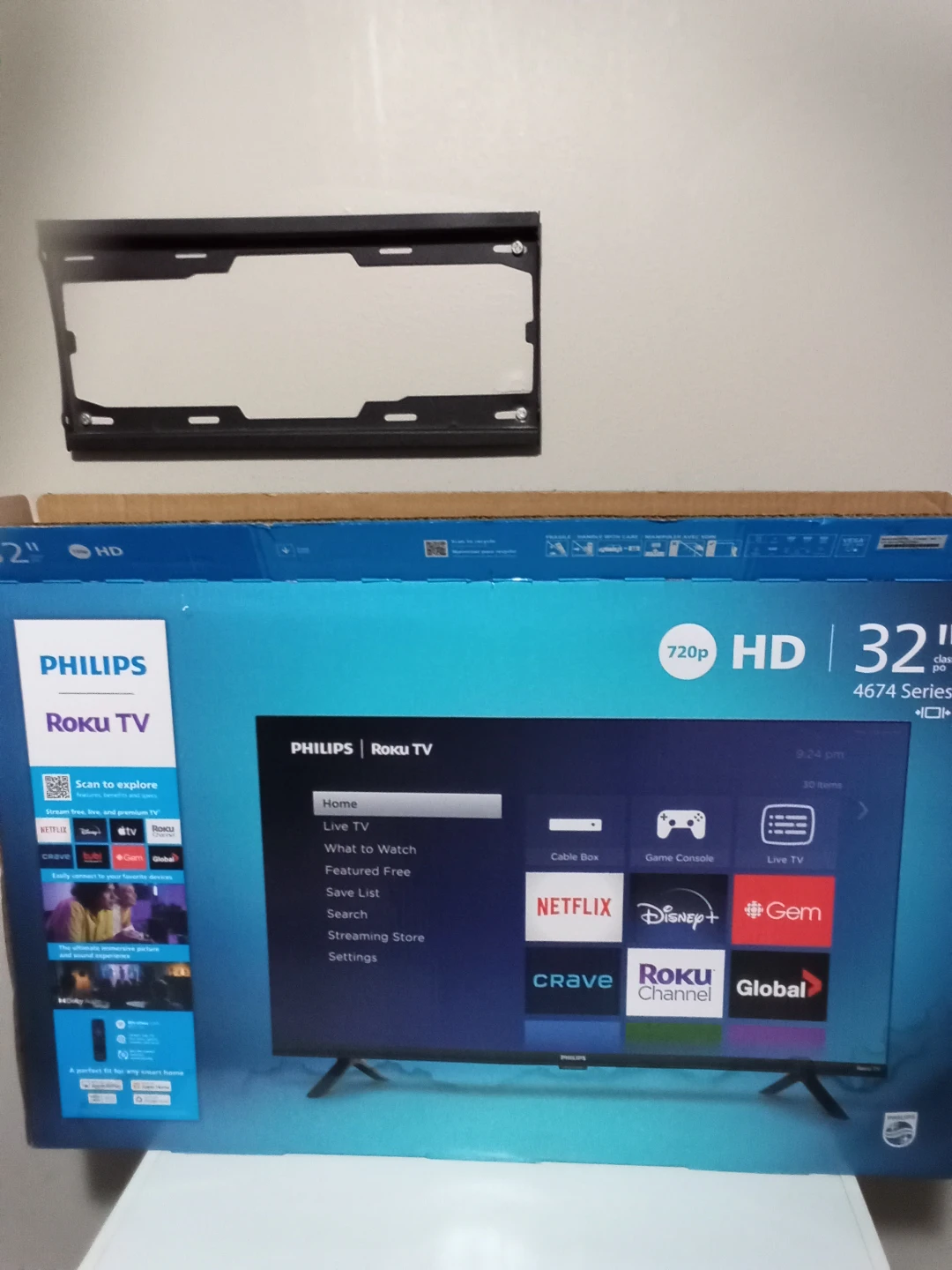 32-inch Philips Roku Smart TV - photo 3
