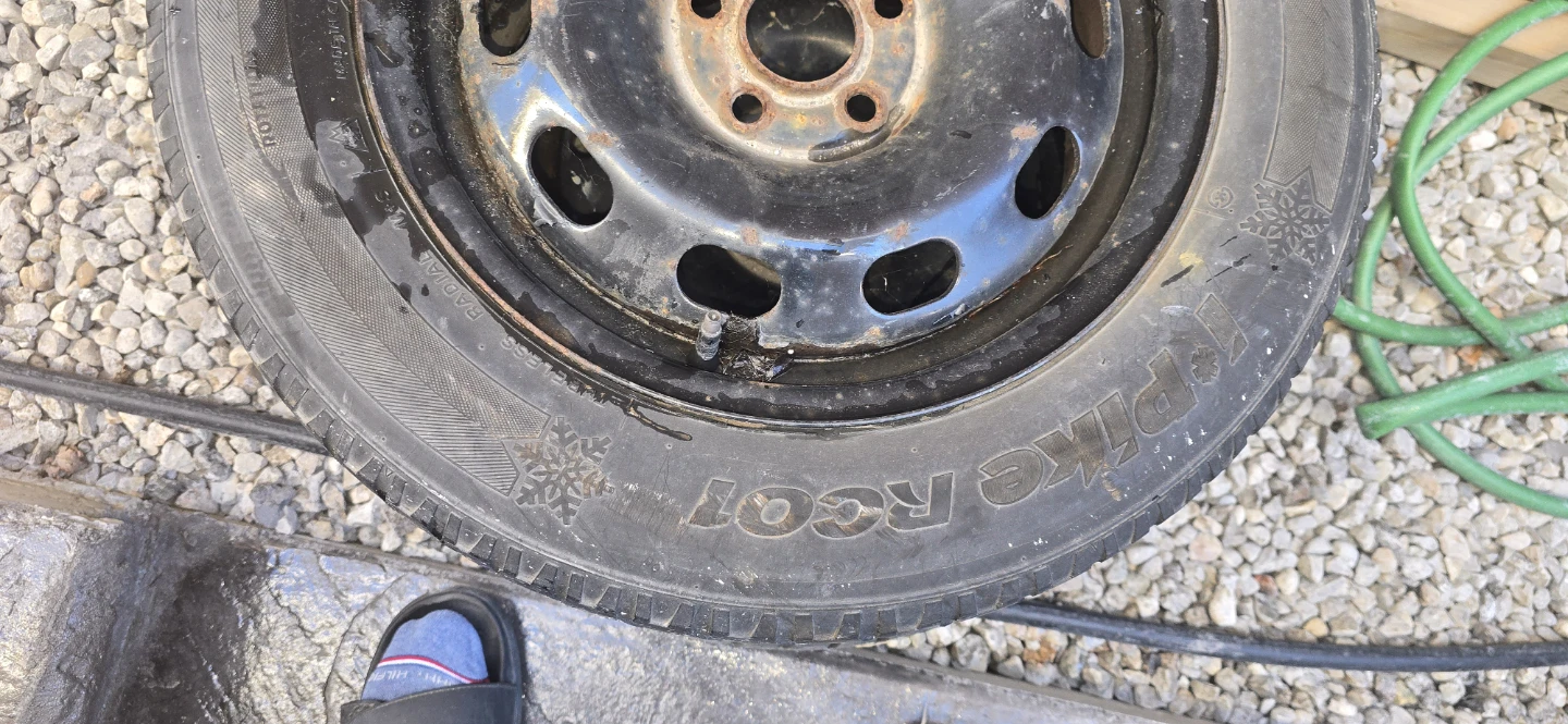 Set of 4 Hankook Winter Tires on Rims - photo 2