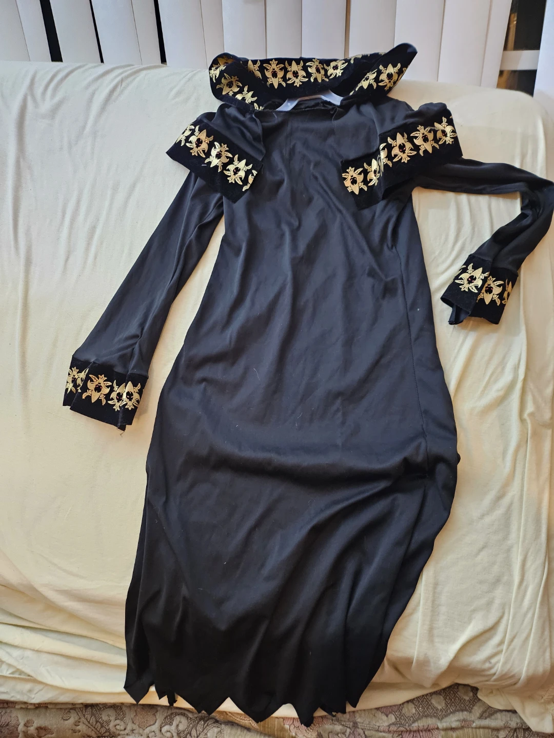 Black hooded dress with gold detailing - photo 2