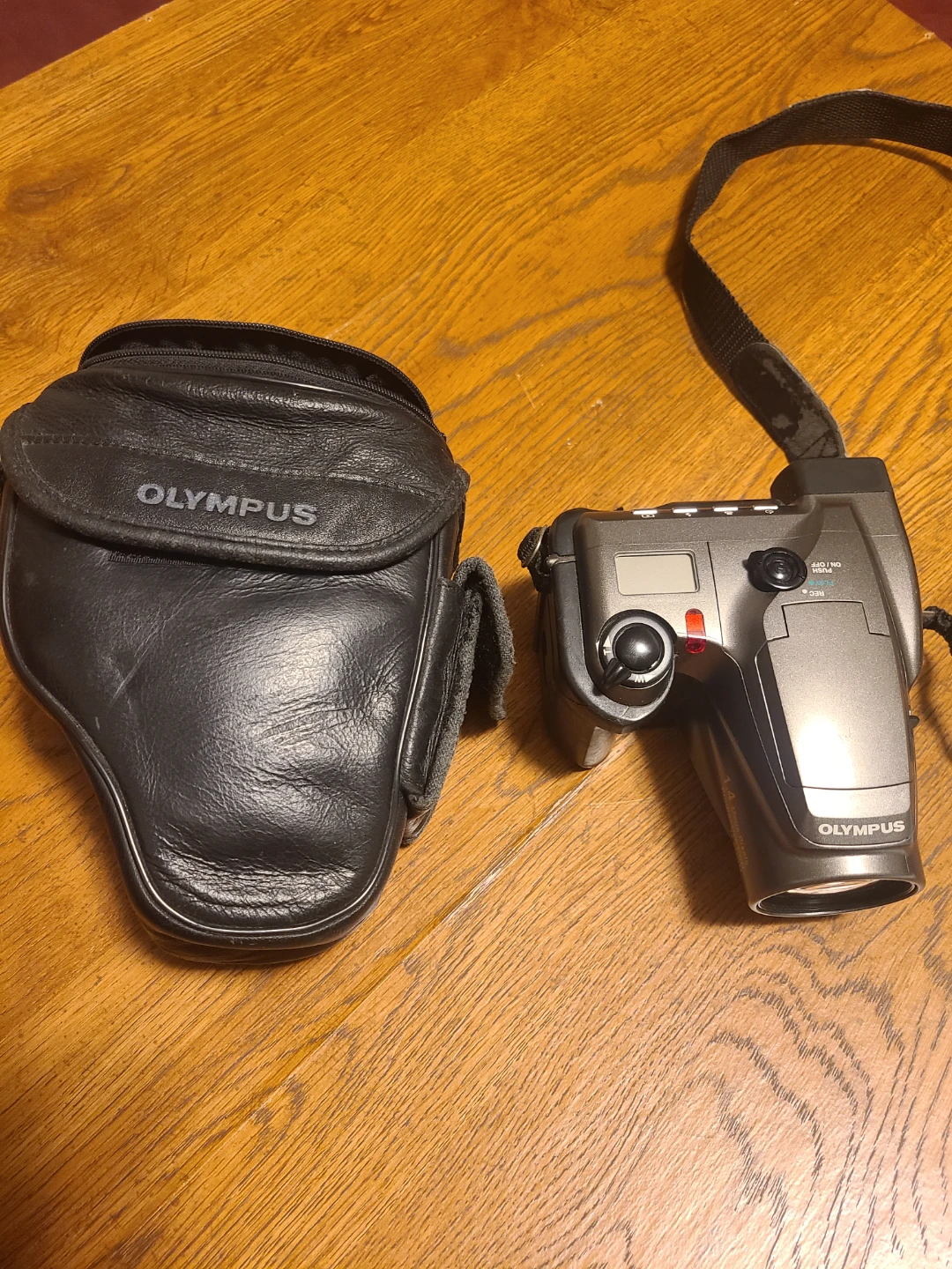 Olympus D-600L 1.4 Megapixel Digital Camera - photo 2