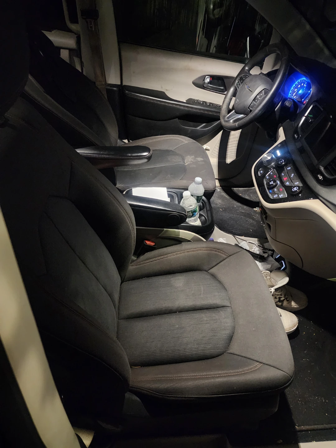 Chrysler Pacifica Driver and Passenger Seats - photo 3