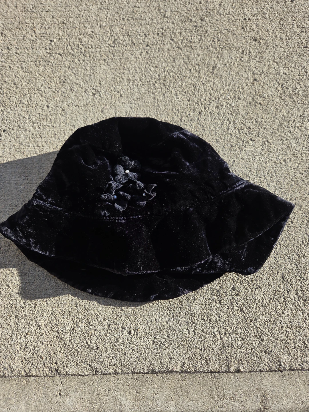 Gap black velvet floral bucket hat - photo 5