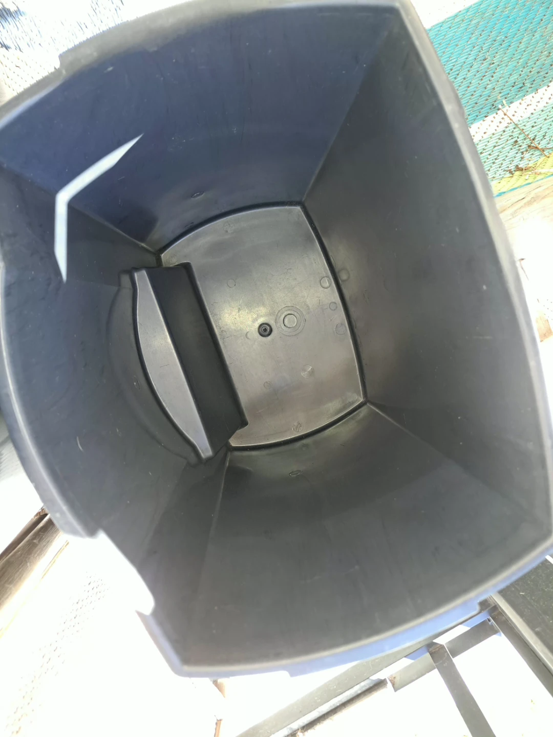 CLEAN & Sanitized 19 Litre (5 Gallon) Step Can - photo 2